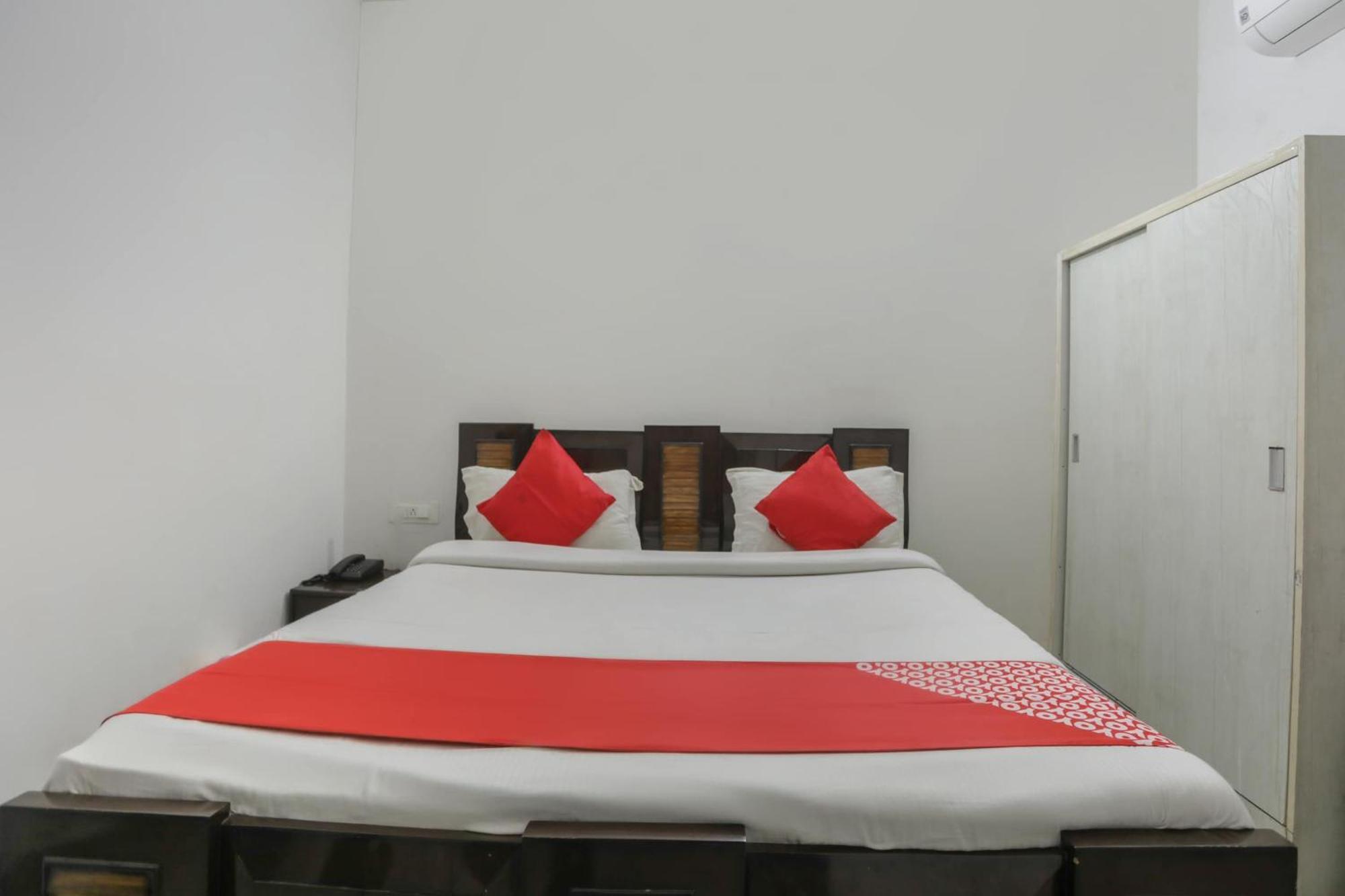 Hotel O Aarush Jhajhar Buitenkant foto