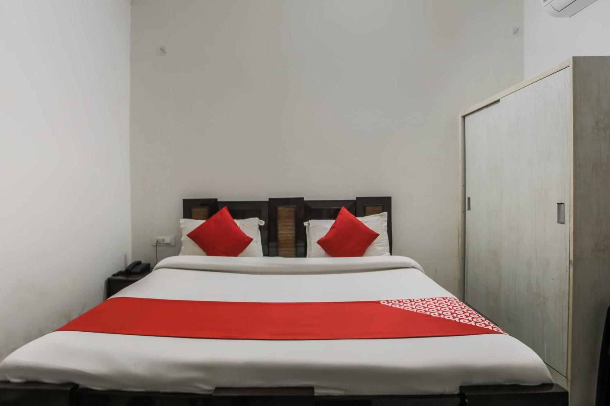 Hotel O Aarush Jhajhar Buitenkant foto