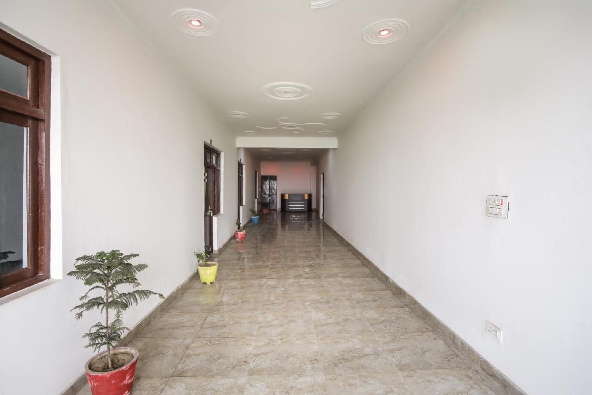 Hotel O Aarush Jhajhar Buitenkant foto