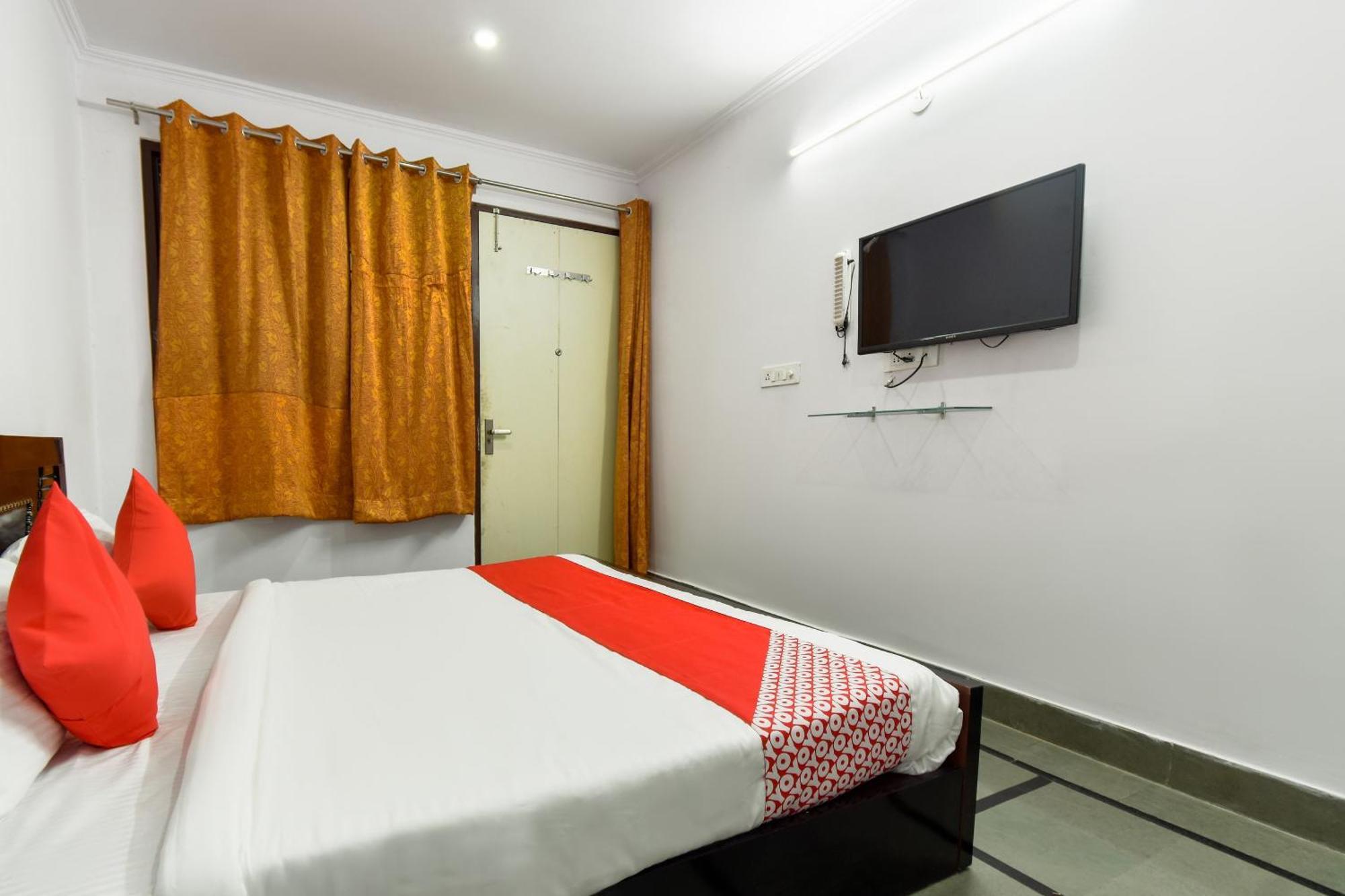 Hotel O Aarush Jhajhar Buitenkant foto